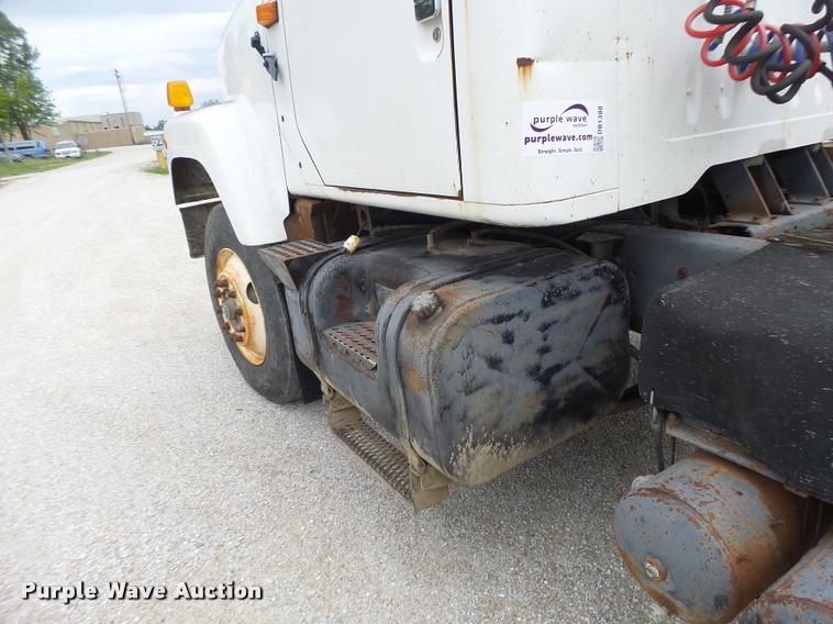 image for item DB1380 1993 International 2574 semi truck
