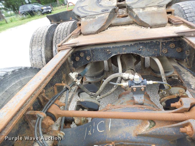 image for item DB1380 1993 International 2574 semi truck