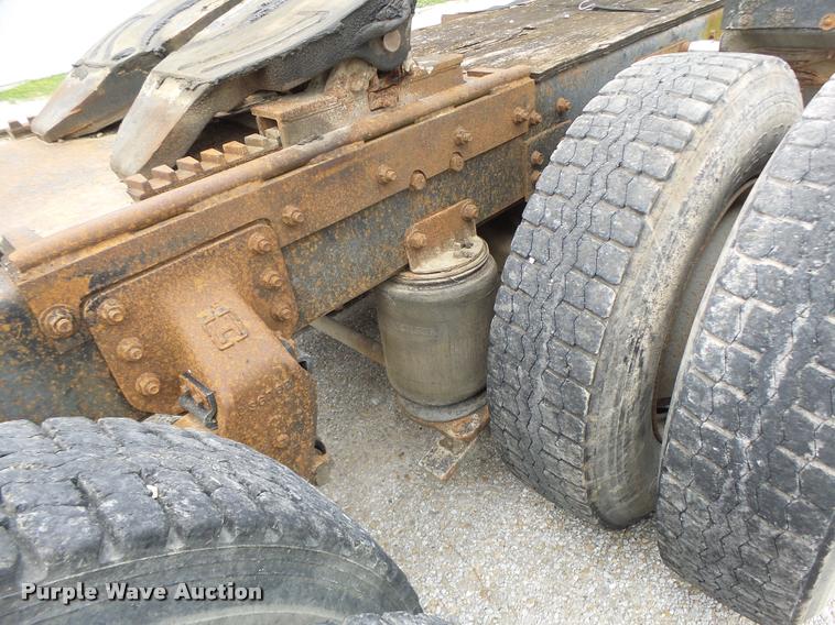 image for item DB1380 1993 International 2574 semi truck