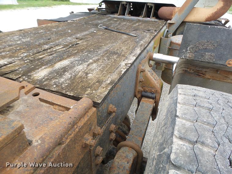 image for item DB1380 1993 International 2574 semi truck