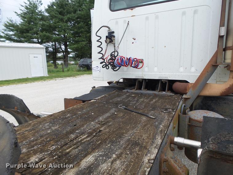 image for item DB1380 1993 International 2574 semi truck