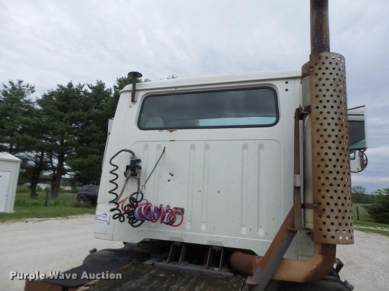 image for item DB1380 1993 International 2574 semi truck