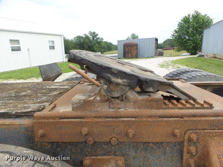 image for item DB1380 1993 International 2574 semi truck