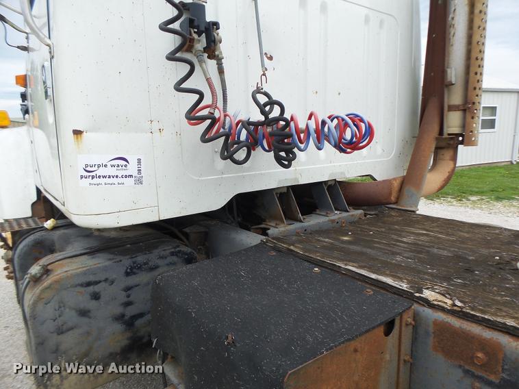 image for item DB1380 1993 International 2574 semi truck