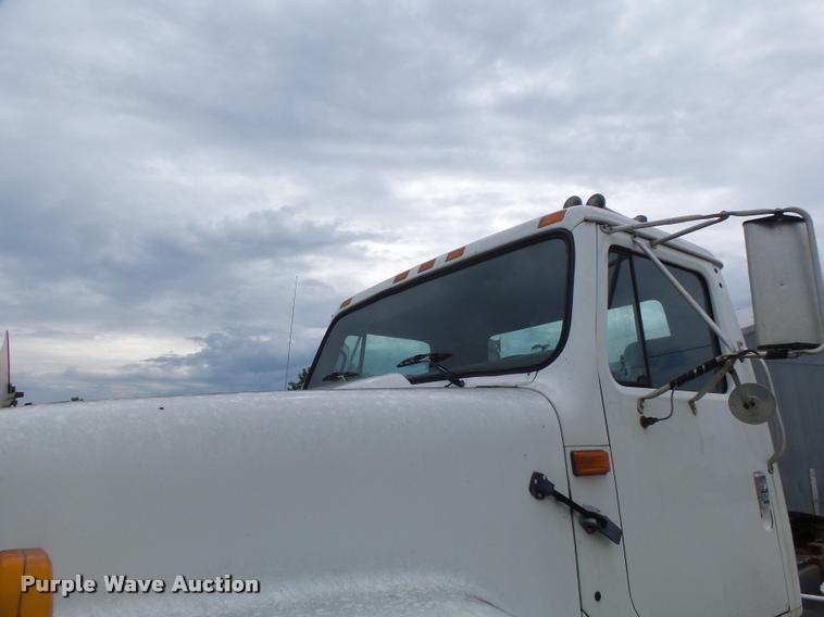 image for item DB1380 1993 International 2574 semi truck