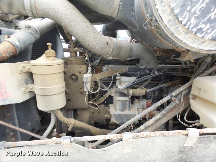 image for item DB1380 1993 International 2574 semi truck