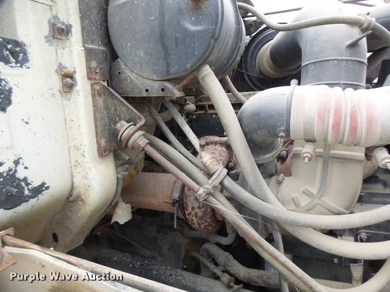 image for item DB1380 1993 International 2574 semi truck