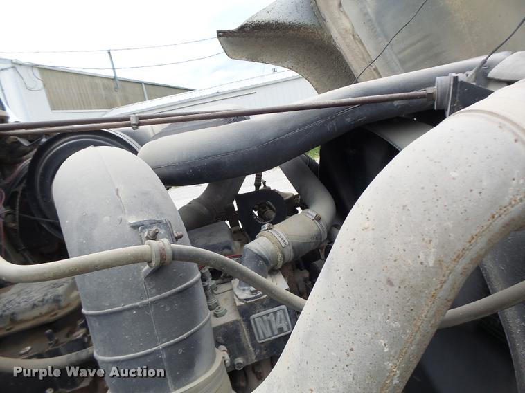 image for item DB1380 1993 International 2574 semi truck