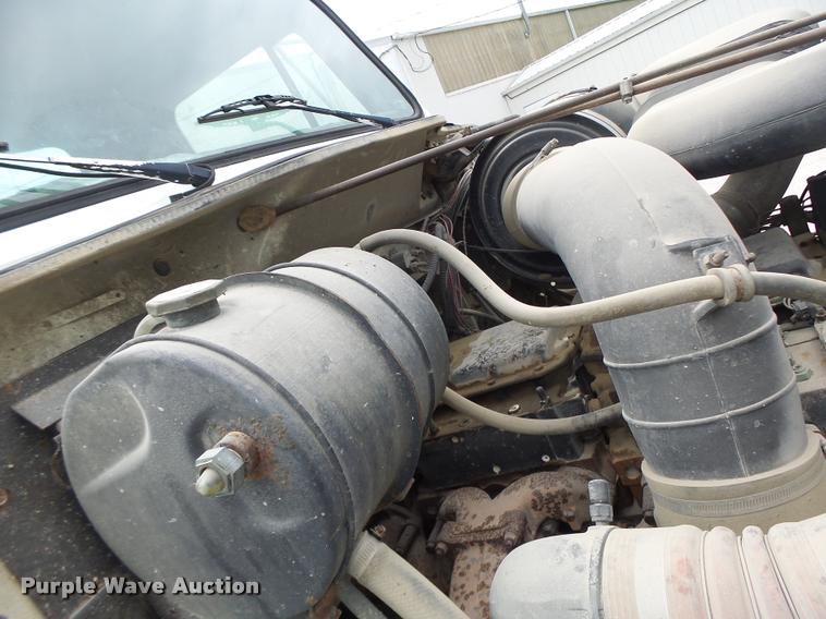 image for item DB1380 1993 International 2574 semi truck