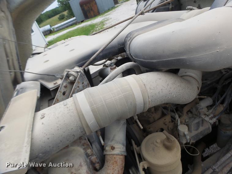 image for item DB1380 1993 International 2574 semi truck