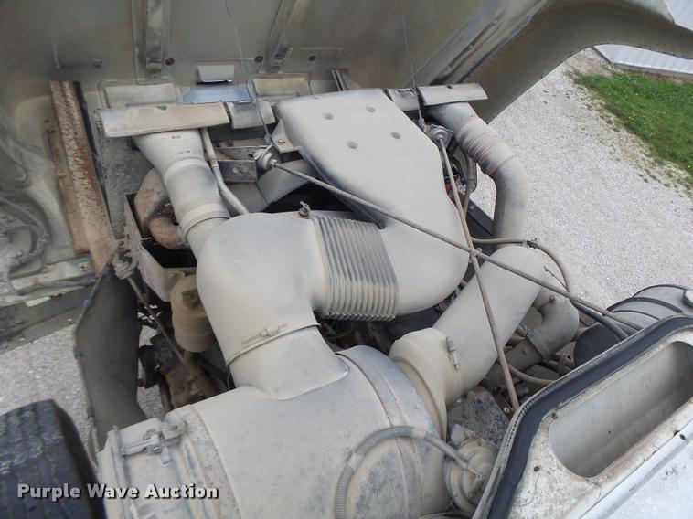 image for item DB1380 1993 International 2574 semi truck