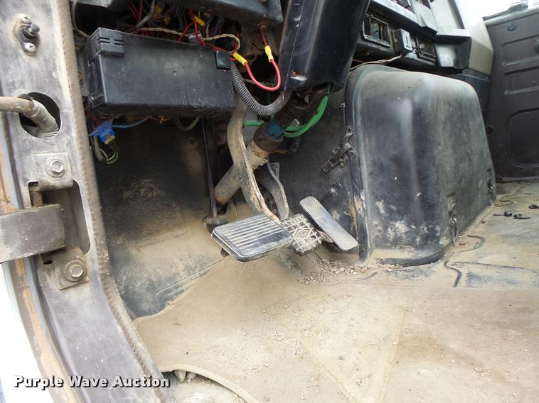 image for item DB1380 1993 International 2574 semi truck