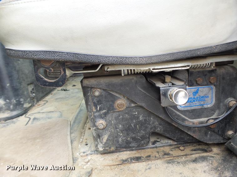 image for item DB1380 1993 International 2574 semi truck