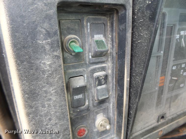 image for item DB1380 1993 International 2574 semi truck