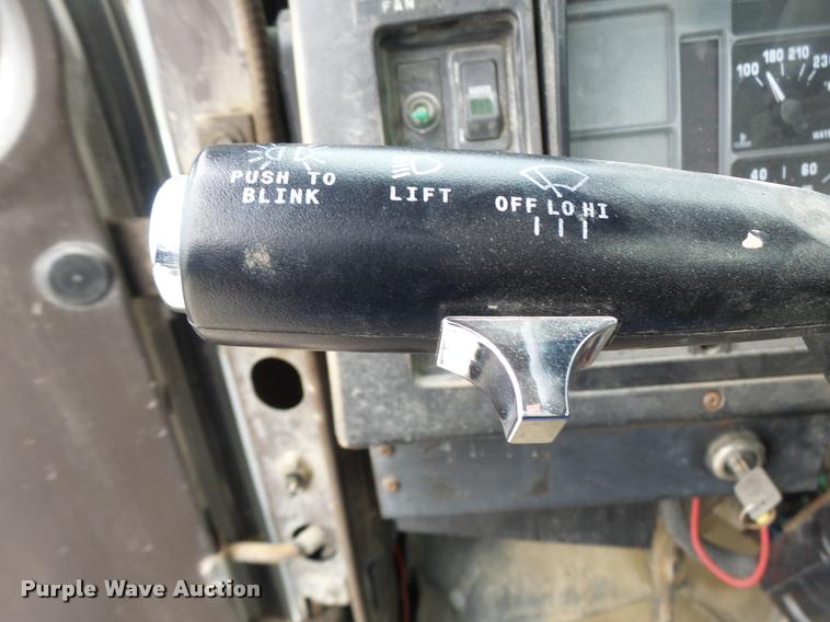 image for item DB1380 1993 International 2574 semi truck