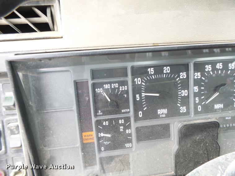 image for item DB1380 1993 International 2574 semi truck