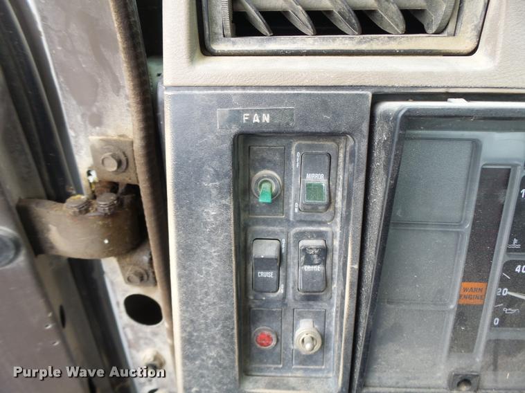 image for item DB1380 1993 International 2574 semi truck