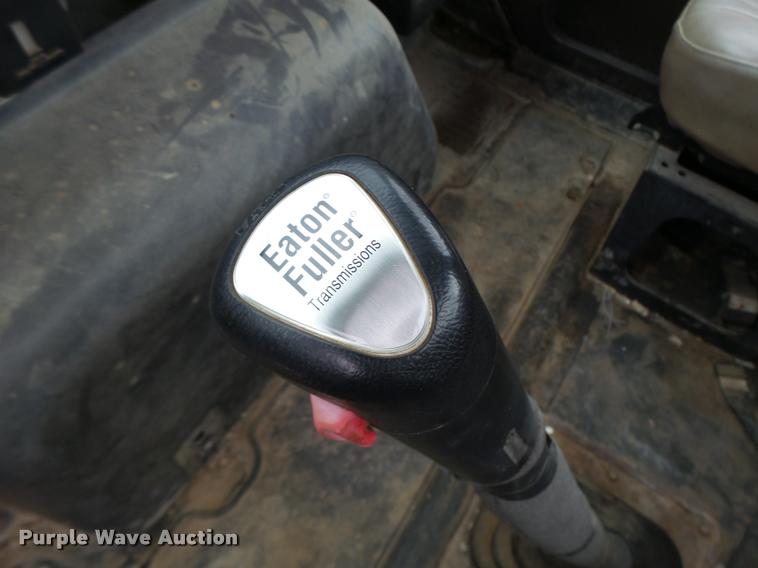 image for item DB1380 1993 International 2574 semi truck