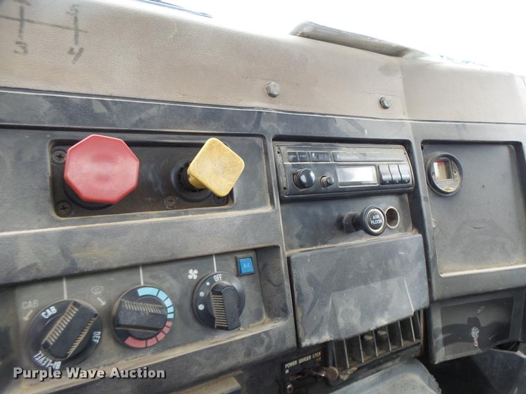 image for item DB1380 1993 International 2574 semi truck