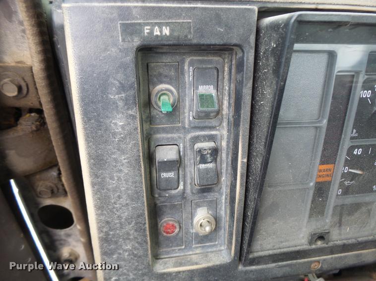 image for item DB1380 1993 International 2574 semi truck