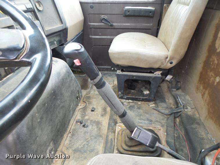 image for item DB1380 1993 International 2574 semi truck