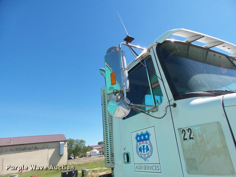 image for item DB5780 1998 Volvo WCA semi truck