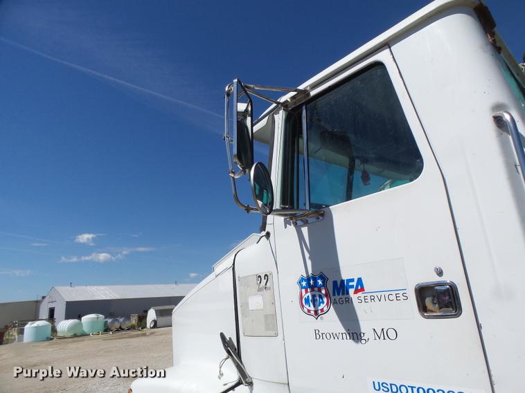 image for item DB5780 1998 Volvo WCA semi truck