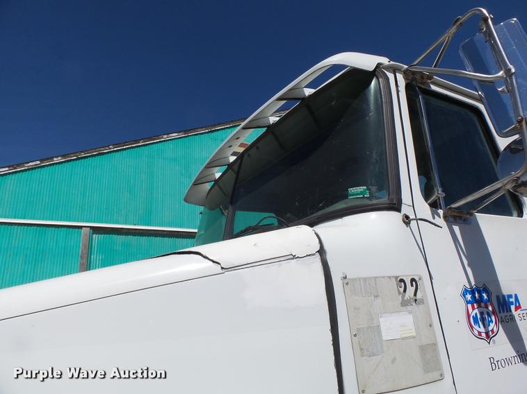 image for item DB5780 1998 Volvo WCA semi truck