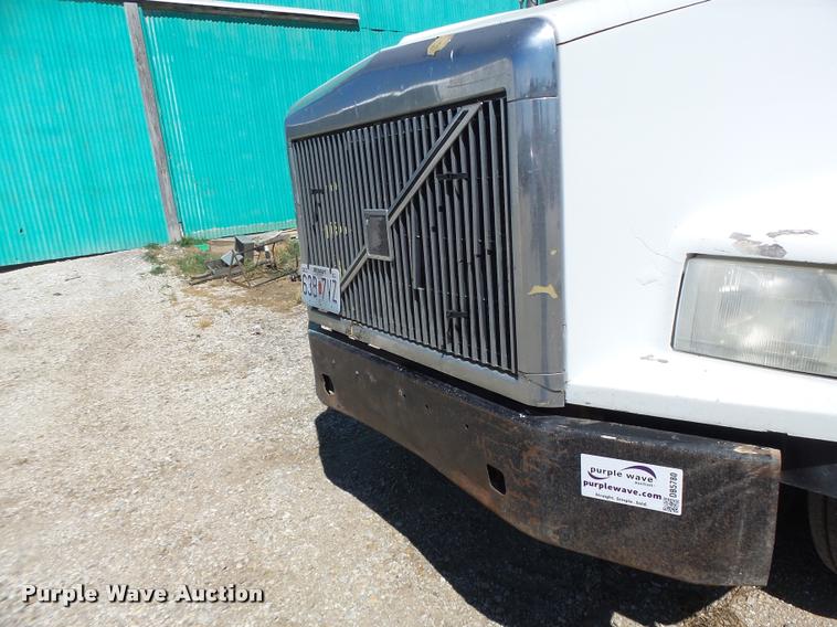 image for item DB5780 1998 Volvo WCA semi truck