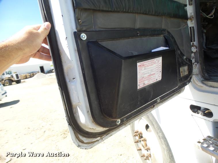 image for item DB5780 1998 Volvo WCA semi truck