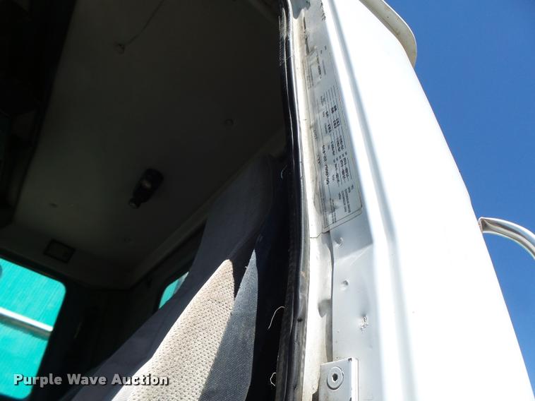 image for item DB5780 1998 Volvo WCA semi truck