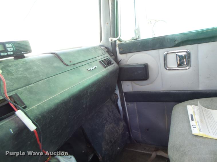 image for item DB5780 1998 Volvo WCA semi truck