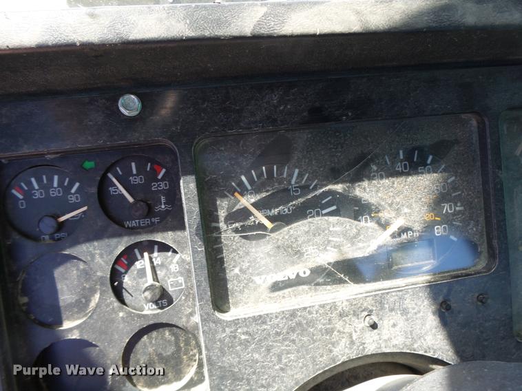 image for item DB5780 1998 Volvo WCA semi truck