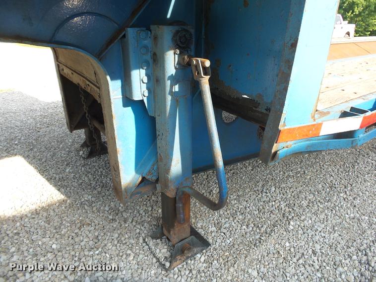 image for item DB7466 2002 Doonan 482DB14B drop deck trailer