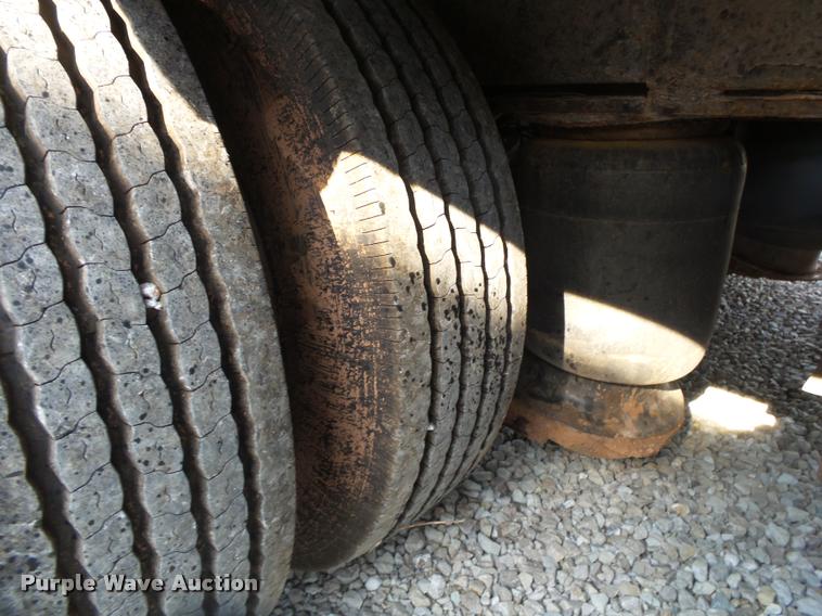 image for item DB7466 2002 Doonan 482DB14B drop deck trailer