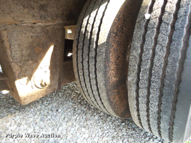 image for item DB7466 2002 Doonan 482DB14B drop deck trailer