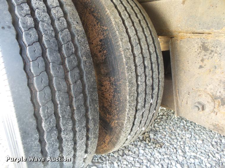 image for item DB7466 2002 Doonan 482DB14B drop deck trailer