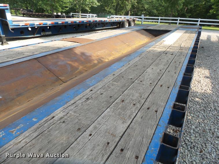 image for item DB7468 2004 Doonan drop deck trailer