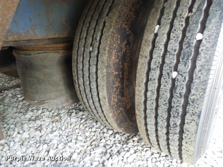 image for item DB7468 2004 Doonan drop deck trailer