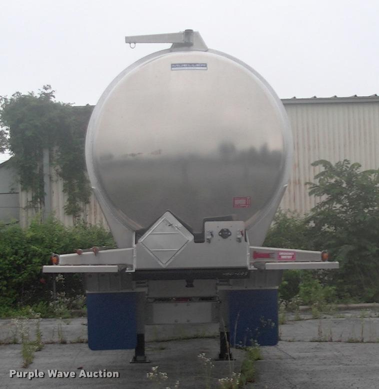 image for item DK9633 2015 Mueller 8400 tank trailer