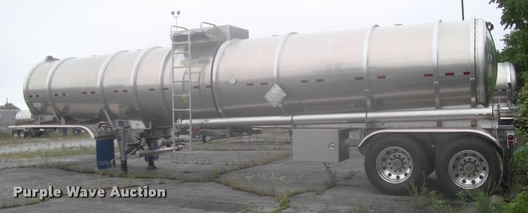 image for item DK9633 2015 Mueller 8400 tank trailer