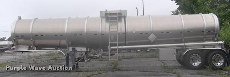 image for item DK9633 2015 Mueller 8400 tank trailer