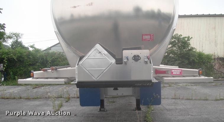 image for item DK9633 2015 Mueller 8400 tank trailer