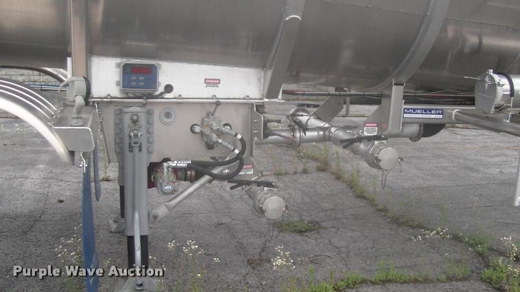 image for item DK9633 2015 Mueller 8400 tank trailer