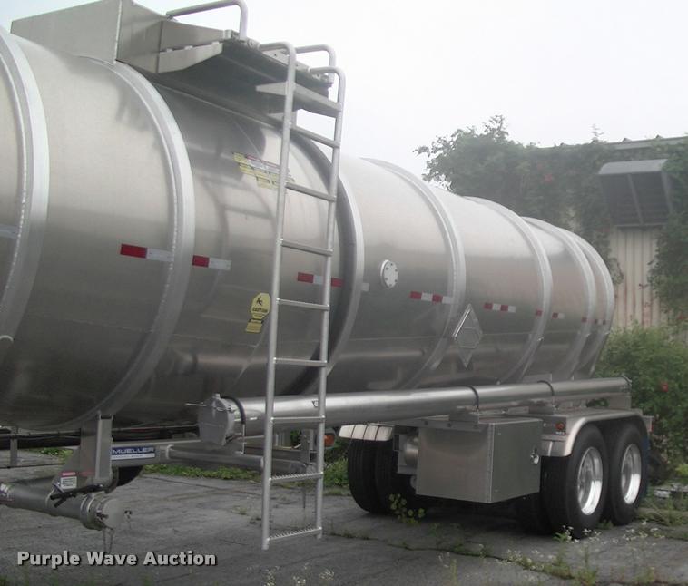 image for item DK9633 2015 Mueller 8400 tank trailer