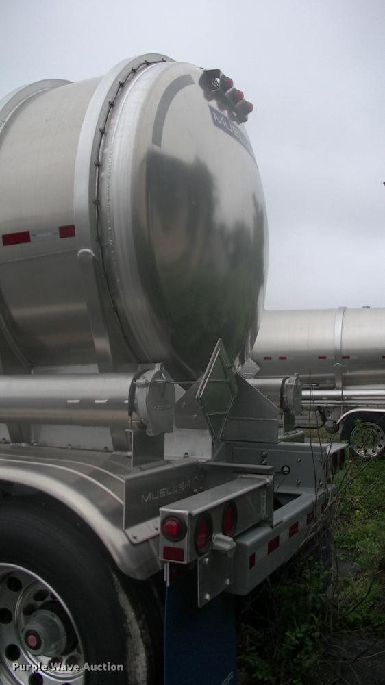 image for item DK9633 2015 Mueller 8400 tank trailer