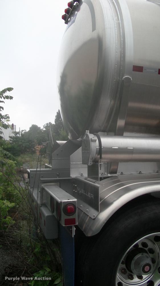 image for item DK9633 2015 Mueller 8400 tank trailer