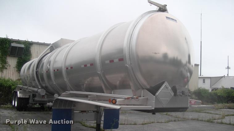 image for item DK9633 2015 Mueller 8400 tank trailer