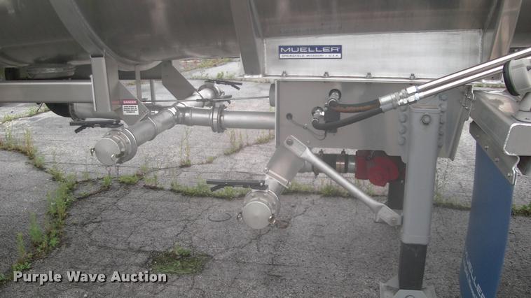image for item DK9633 2015 Mueller 8400 tank trailer