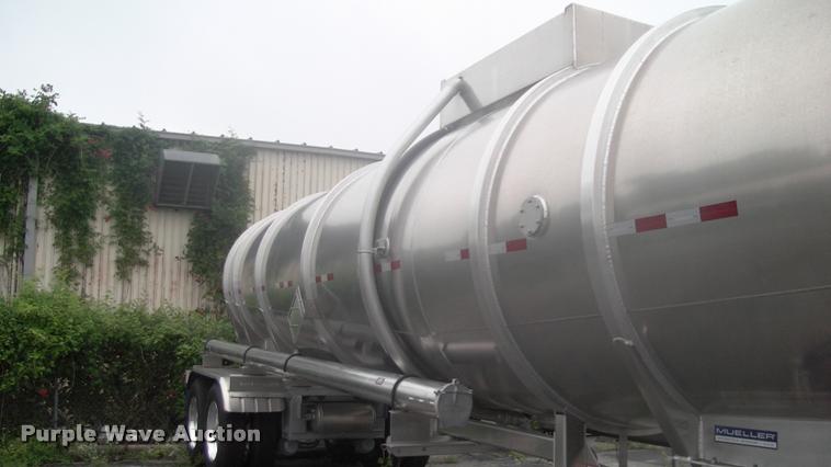 image for item DK9633 2015 Mueller 8400 tank trailer